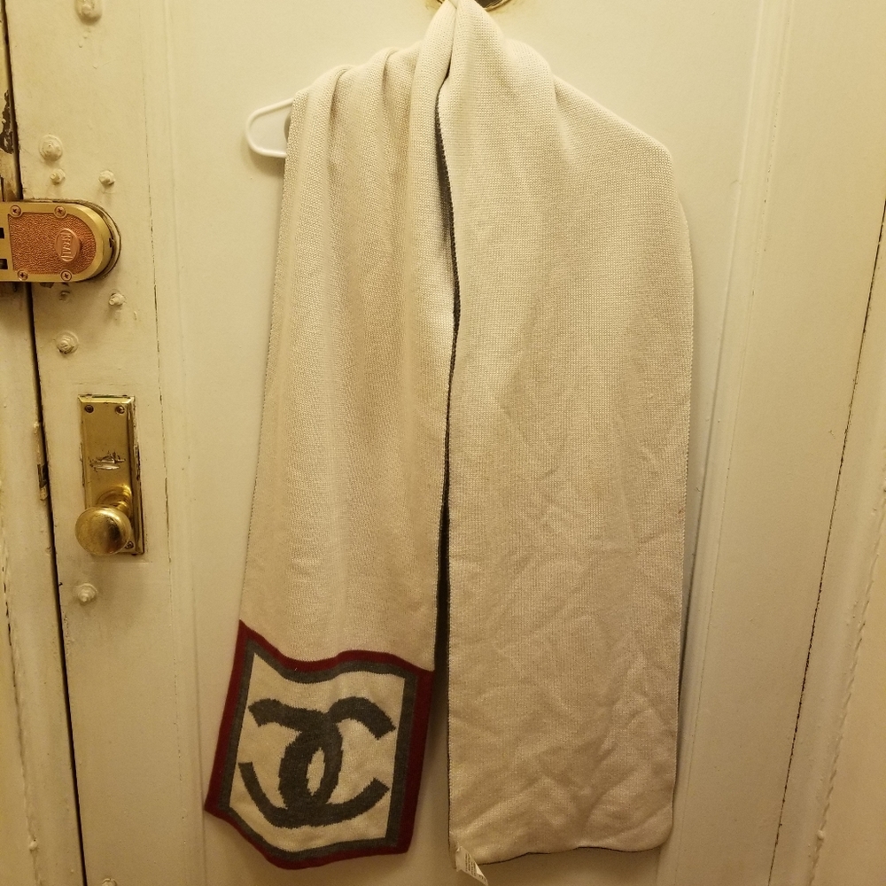 CHANEL &wool &Cashmere  Winter Scarf - Picture 7 of 12